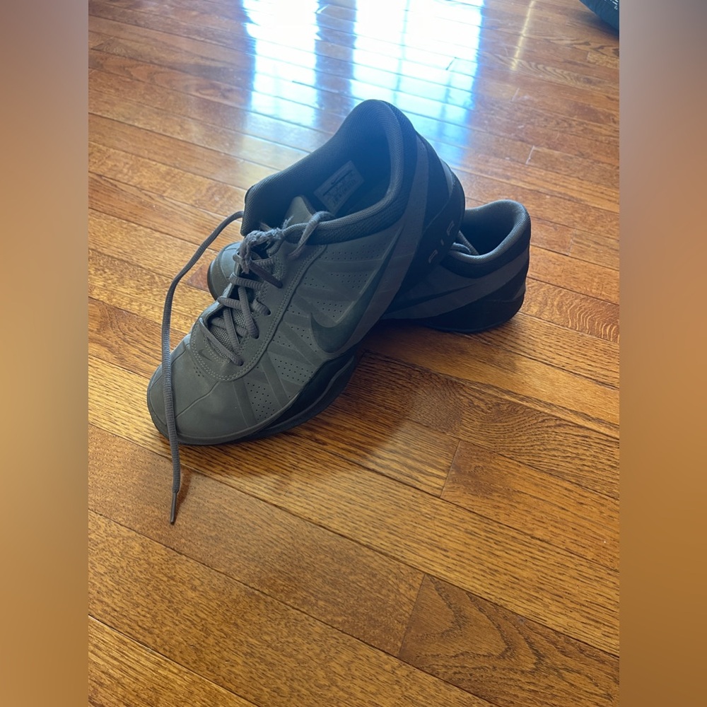 Men’s grey/black Nike tennis shoes. Size 10